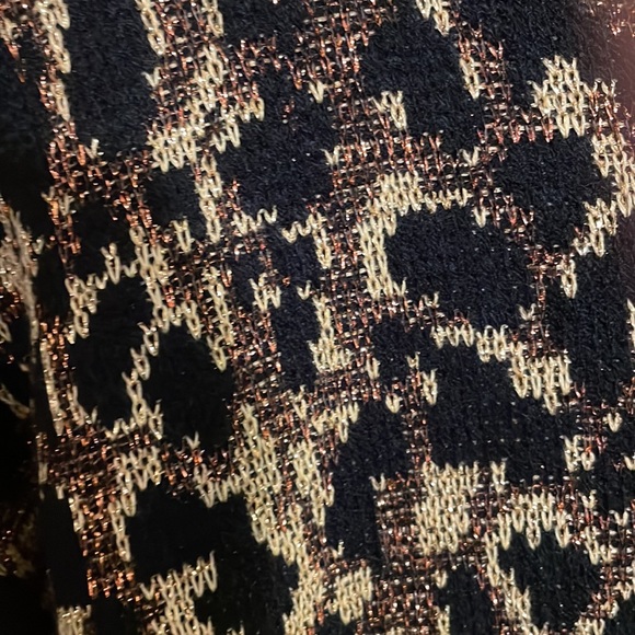 Woman’s rose leopard sweater size medium - Picture 3 of 4